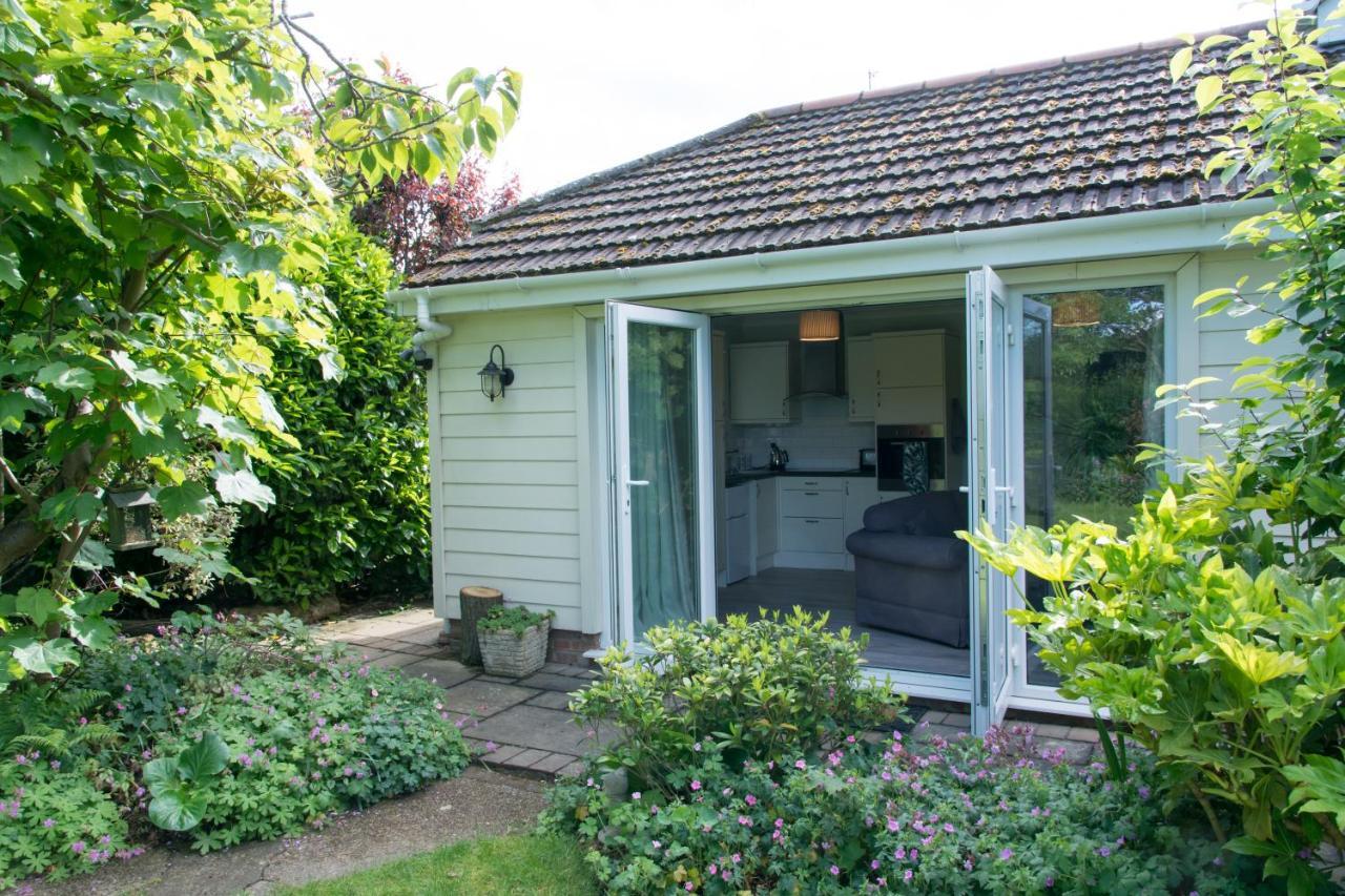 Luxury Self Catering With Cosy Cabin & Sauna In Colchester Extérieur photo