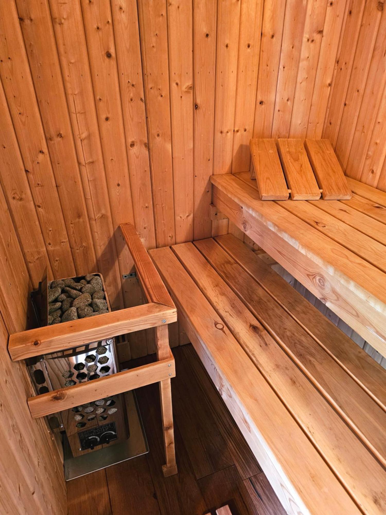 Luxury Self Catering With Cosy Cabin & Sauna In Colchester Extérieur photo